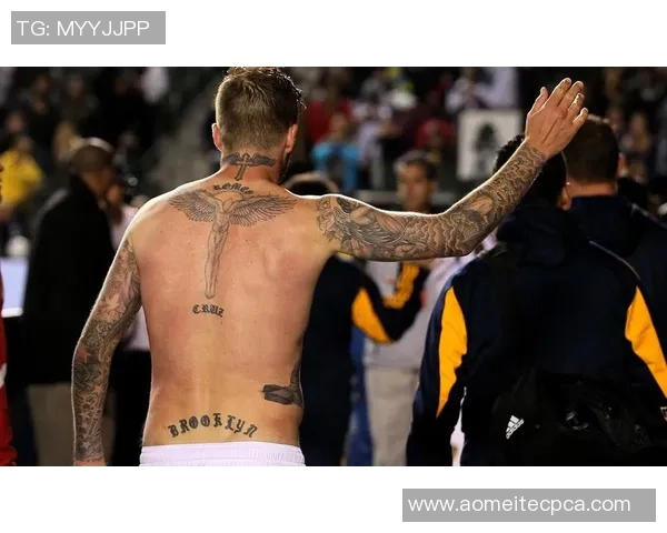 足球明星背部纹身老虎的故事与意义揭秘